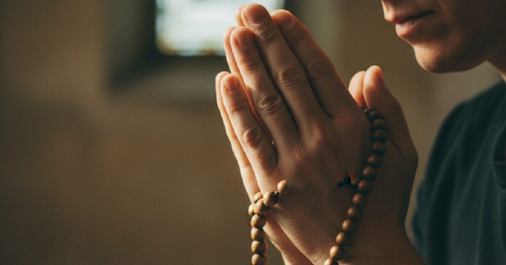 Ave Maria Oração: Significado, Como Rezar e Seu Poder - imagem 1